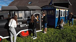Das vom Narrensamen der Galgenvogelzunft renovierte Bähnle wird beim Dorffest wieder mit dabei sein und Fahrten durch Grafenhausen ...