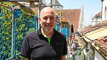 Hat keine Höhenangst auf dem Gerüst des Münsters: Stadtpfarrer Heinz Vogel muss das Hausherrenfest 2021 aus Gründen der Pandemie unter ...
