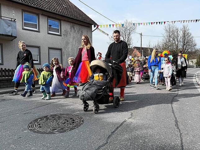 Bild 3: Die schönsten Bilder: Urnauer Fasnet mit politischer Botschaft