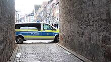 Verstärkte Sicheheitsvorkehrungen am Kinderumzug: Ein Polizeiwagen blockiert die Durchfahrt am Oberen Tor.