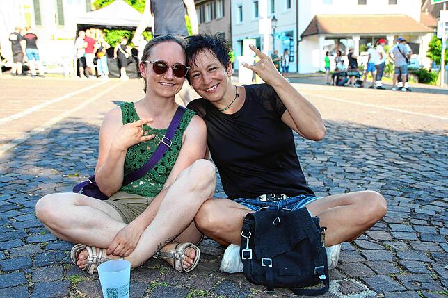 Mädels-Abend 2: Aus Ravensburg nach Markdorf gekommen sind die beiden Freundinnen Simone Treitl (links) und Gabriela Bleile.