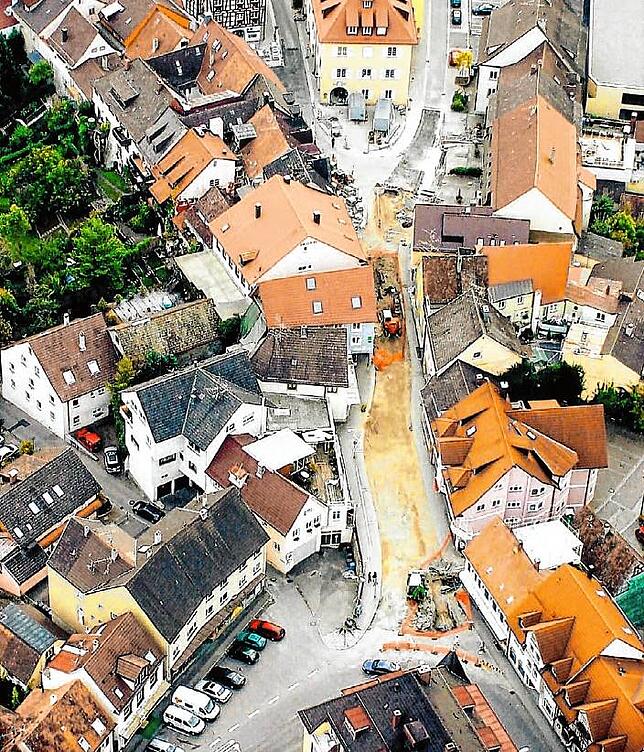 Dieses Foto entstand im Oktober 2002. Im dazugehörigen Artikel hieß es, dass die Sanierung dieses Bereichs der Hauptstraße bis ...