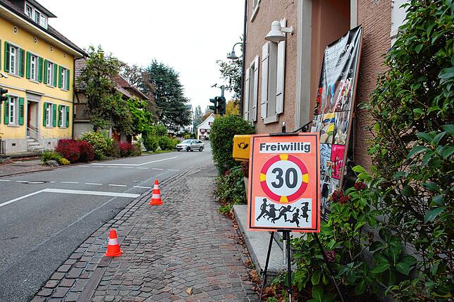 Diese Schilder müssen die Anwohner auf der Höri jetzt abbauen.