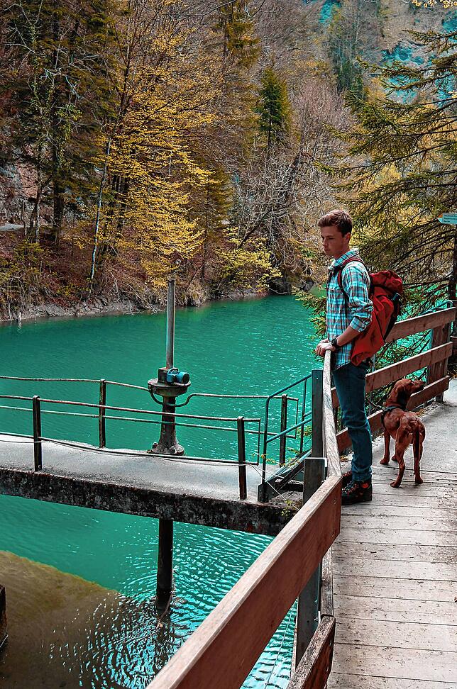 Stefan Vögtle bei einem Ausflug mit Hund Gustl.