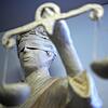 Die Statue Justizia.
