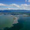 Der Rhein transportiert täglich unvorstellbare Mengen von Geröll, Kies, Sand und Schlamm in den Bodensee, wie diese Luftaufnahme zeigt.