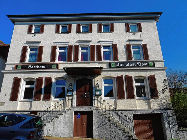 Das seit einiger Zeit leer stehende Restaurant hat seinen Namen nicht umsonst. Hier stand früher die Gaststätte „Roter ...