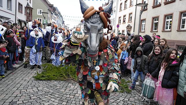 Beim großen Umzug am Dienstag dürfen die Butzesel natürlich nicht fehlen.