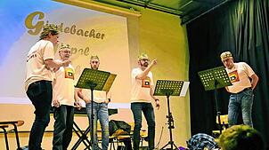 Der Giedebacher Gispelchor präsentiert mit (von links) Sandra Scherzinger, Gerold Scherzinger, Pascal Kapp, Jörg Scherzinger und Markus ...