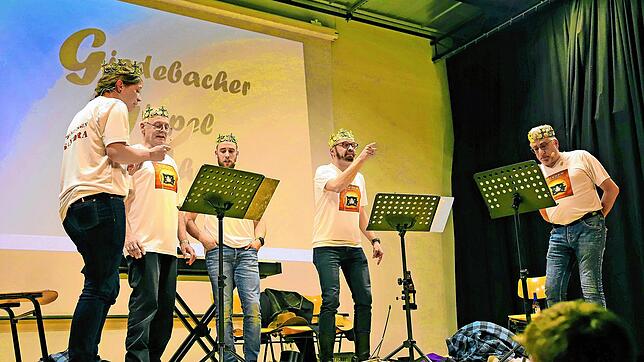 Der Giedebacher Gispelchor präsentiert mit (von links) Sandra Scherzinger, Gerold Scherzinger, Pascal Kapp, Jörg Scherzinger und Markus ...