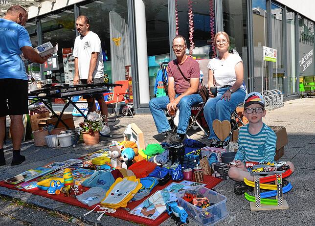 Bild 14: Reges Treiben auf dem Flohmarkt in Markdorf