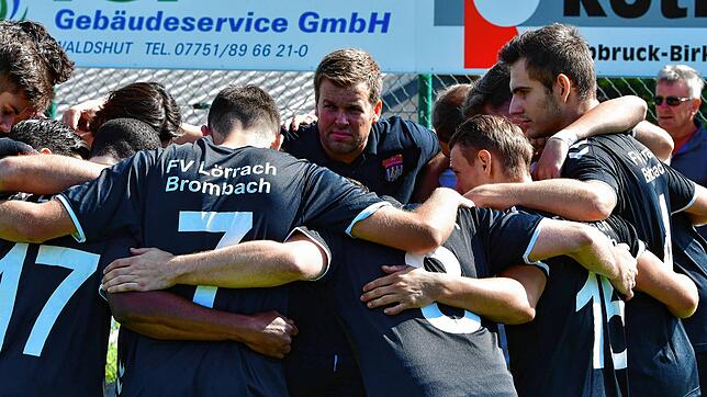 Abschied im Sommer: Thorsten Meier (hinten, Mitte) verlässt im Sommer den FV Lörrach-Brombach II und übernimmt das U19-Team.