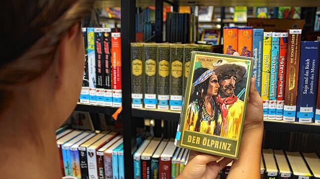 Winnetou? Karl Mays Klassiker wird im Medienhaus in Friedrichshafen nur selten verliehen. Deshalb gibt es auch nur noch sieben Bände.