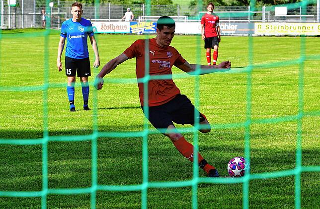 Stark am Punkt: Thomas Wehrle &ndash; hier ein Archivbild &ndash; verwandelte beim 3:2-Sieg des FC Hochrhein in Wittlingen einen ...
