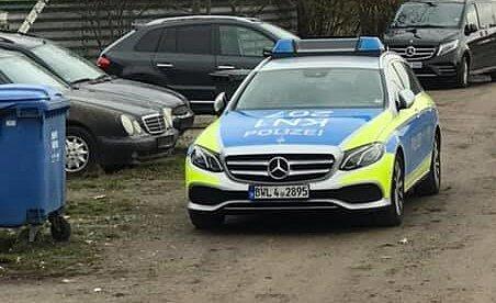 Auch die Polizei war auf dem Hof südlich von Mengen wieder im Einsatz.