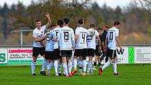 Der SV Mühlhausen jubelt nach dem 2:0 durch Marc Labusch. Er gewann die Partie gegen die Spfrde Owingen-Billafingen mit 3:0.