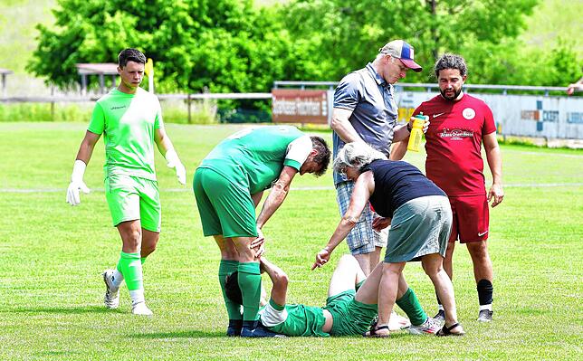 Bild 11: SV Waldhaus II gewinnt Kellerduell gegen DTFV Bad Säckingen mit 2:1 – und wir haben Fotos!