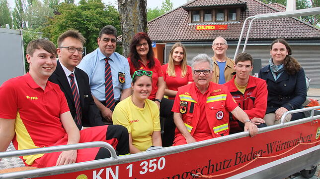 50 Jahre DLRG Moos: Der Vorstand lud zu seiner Jubiläumsfeier ins Strandbad Iznang (von links): Martin Zinsmeyer, Michael Preuss sowie ...