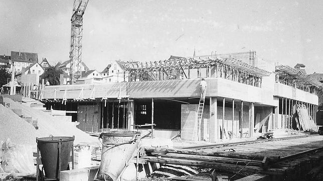 Das Nellenburg-Gymnasium wuchs Anfang der 1970er in die Höhe. Dies ist der Gebäudeteil mit dem Haupteingang und Musiksaal. Das Bild ist ...