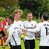 Die Spieler des SV Aasen bejubeln das 3:0 durch Judi Sharro (Nummer 18).