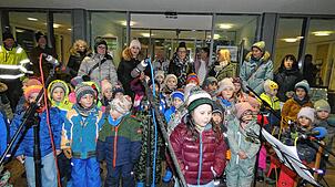 Auch in diesem Jahr wird der Chor der Kindergärten Birkingen und Unteralpfen mit seinen Liedern den Albbrucker Weihnachtsmarktes ...
