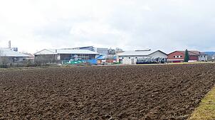 Die Erweiterung des Bonndorfer Gewerbegebiets Im Breitenfeld IV im ersten Bauabschnitt (vorn im Bild) soll trotz voraussichtlicher ...