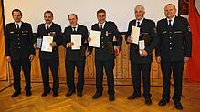 40 Jahre im aktiven Dienst der Freiwilligen Feuerwehr Salem: Kommandant Jochen Fuchs (links) und der stellvertretende Kreisbrandmeister ...