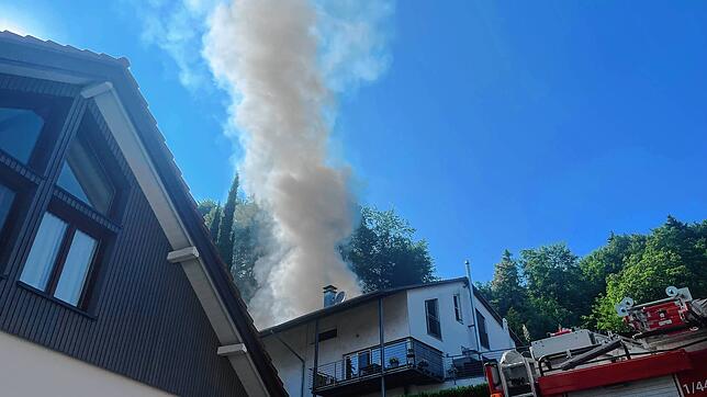 Die Rauchsäule über Nollingen war weit gut sichtbar. Foto: Nicolai Kapitz