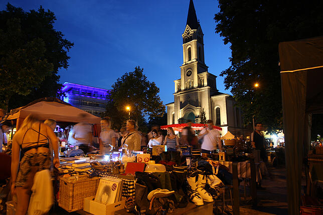 Aufgrund seiner einzigartigen Atmosphäre wird der Nachtflohmarkt von den Besuchern besonders geschätzt.