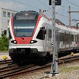 Bild 2: Welches Verkehrsmittel eignet sich am besten? Wir haben Auto, Fernbus, Bahn und Flugzeug verglichen.