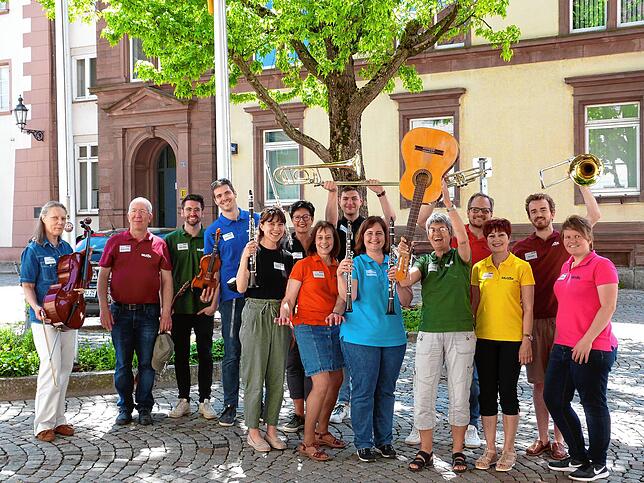Das gesamte Team der Musikschule Bad Säckingen war am Samstag begeistert mit dabei, um die Jüngsten für Musik und Musikinstrumente zu ...