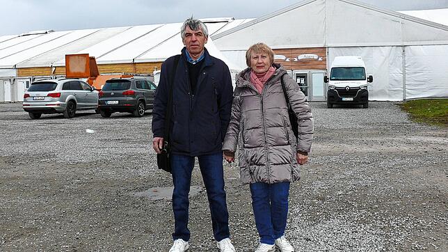 Sie passen sich an die Umstände an: Lidia und Aleksandr Maschachkov schaffen es, sich ihr Leben in der Leichtbauhalle auf Klein Venedig ...
