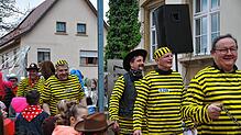 Bild : Ganz Steißlingen ein Musical und auf der Bühne liefern sich Robin Hood und Lucky Luke ein Rededuell