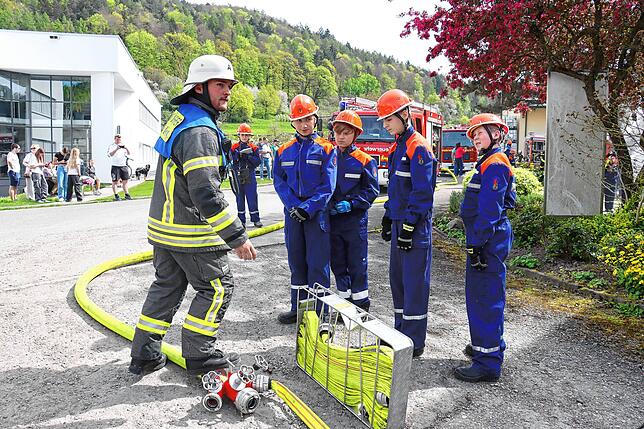 Bild 11: Bilder von der Gesamtübung der Jugendfeuerwehr Radolfzell und den Ortsteilen