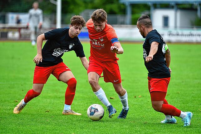 Bild 2: FC Tiengen 08 deklassiert den SV RW Ballrechten-Dottingen mit 5:0 – und wir haben Bilder!