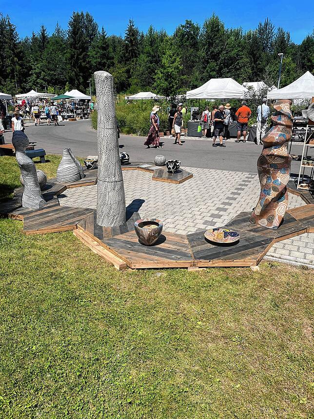 Bild 4: Mehr als 70 Aussteller bereichern am Iznanger Töpfermarkt die Kulturlandschaft Untersee