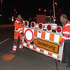 Donnerstagabend 20.10 Uhr: Bauhofmitarbeiter Philipp Großhardt und Bauhofleiter Stefan Mutter stellen Baustellenabsperrungen und ...