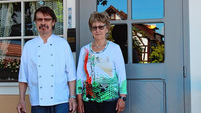 Manfred und Helga Ress hören nach 25 Jahren als Pächter im Gasthof Hecht in Orsingen auf.
