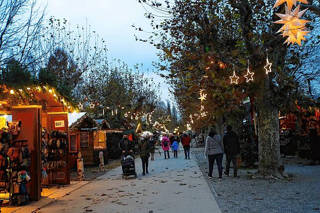 2021 war der Konstanzer Weihnachtsmarkt nur wenige Tage geöffnet. 2022 soll er wieder vom 24. November bis zum 22. Dezember Besucher ...