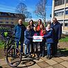 Freuen sich über die Auszeichnung: Schulleiter Bernd Rieckmann, Julia Fritzsche, Elmar Lechthaler und Bürgermeister Alexander Guhl ...