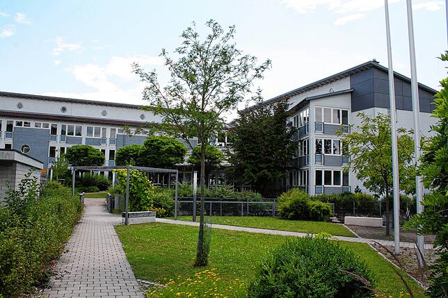 Das Seniorenzentrum Wutöschingen, das vom Kreisverband der AWO, der Arbeiterwohlfahrt getragen wird, trägt den Namen „Sonnengarten“ ...