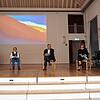 Große Runde zum Jubiläum: Marietta Schons, Abteilungsleitung Schulsozialarbeit (links) und ihr Co-Moderator Moritz (zweiter von links) ...