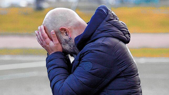 Das darf doch nicht wahr sein! FC Furtwangens Trainer Franco de Rosa schlug beide Hände vors Gesicht, als seine Mannschaft nach einer ...