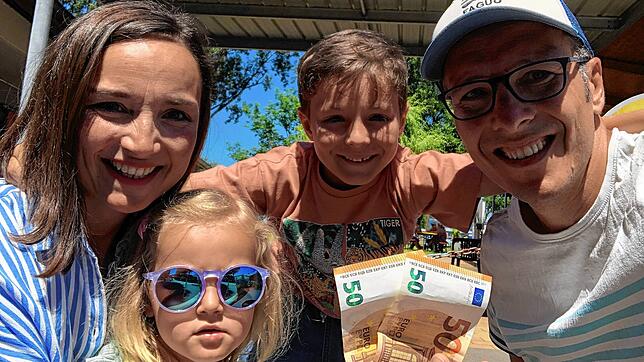Ein Tag zu viert im Strandbad Iznang. SÜDKURIER-Mitarbeiterin Helene Kerle testet mit den Kindern Elise und Henry und Ehemann Alexander ...