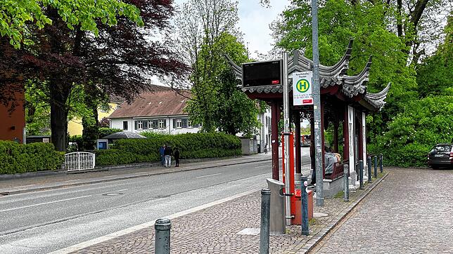 An der einer Pagode nachempfundenen Haltestelle an der Konzilstraße kam es zu dem Übergriff.