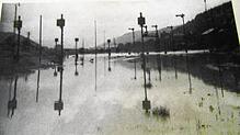 Riesige Wassermassen überschwemmten im Sommer 1953 alle Gleisanlagen des Immendinger Bahnhofs. Nur noch Strom- und Signalmasten waren zu ...