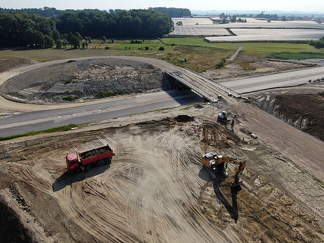 Bild 5: Unterwegs an und über der B&nbsp;31-neu: So sieht es derzeit auf der Riesenbaustelle aus