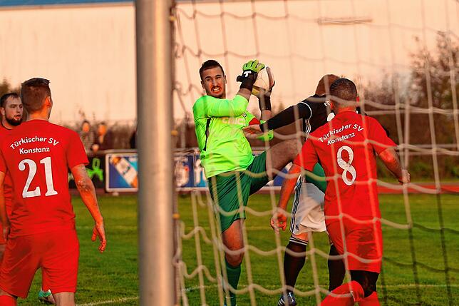 Torhüter Fabio Rescigno während eines Spiels in der Bezirksliga zwischen dem FC Hilzingen und seinem TSV Konstanz.
