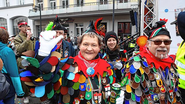 Bild 11: Schmotziger Dunschtig: Auf der Marktstätte treffen sich die Narren und Hästräger