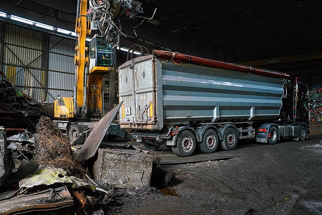 Bild 1: Kommen Sie mit auf eine Lastwagen-Fahrt in die Schweiz!